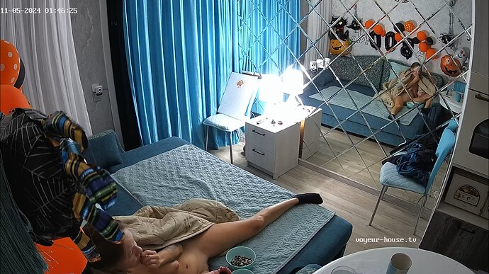 Ashampoo_Snap_lundi 4 novembre 2024_23h46m55s_013_Living room camera at Vany & Sins reallifecam apartment at Voyeur Hub TV (cam14) - Google Chrome