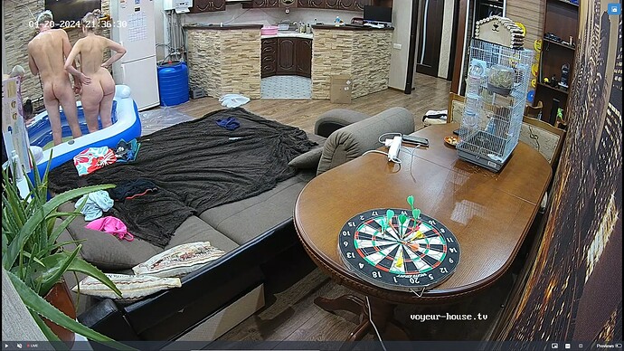 Ashampoo_Snap_samedi 20 avril 2024_20h37m12s_036_Dining zone camera at Yuneska & Radu reallifecam apartment at Voyeur House TV (cam15) - Google Chrome