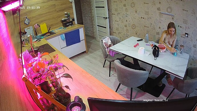 realm64-cam12-1747935041
