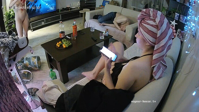 realm64-cam16-1766213090