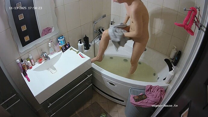 realm64-cam110-1763071116