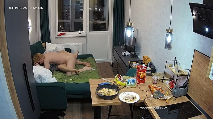 Ashampoo_Snap_mercredi 19 mars 2025_21h25m12s_006_Living room camera at Draca & Pyro reallifecam apartment at Voyeur House TV (cam13) - Google Chrome