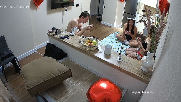 realm125-cam13-1764363234