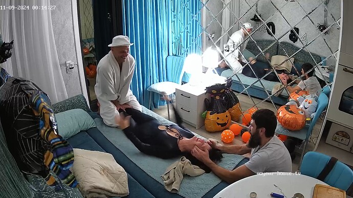Ashampoo_Snap_vendredi 8 novembre 2024_22h15m4s_003_Living room camera at Sins reallifecam apartment at Voyeur Hub TV (cam14) - Google Chrome