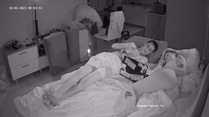 Seviliya_231001_naked_bed_@_Flora_Eren_butt_realm1-cam13-1696116495