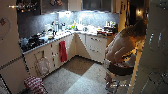 realm64-cam12-1762028291