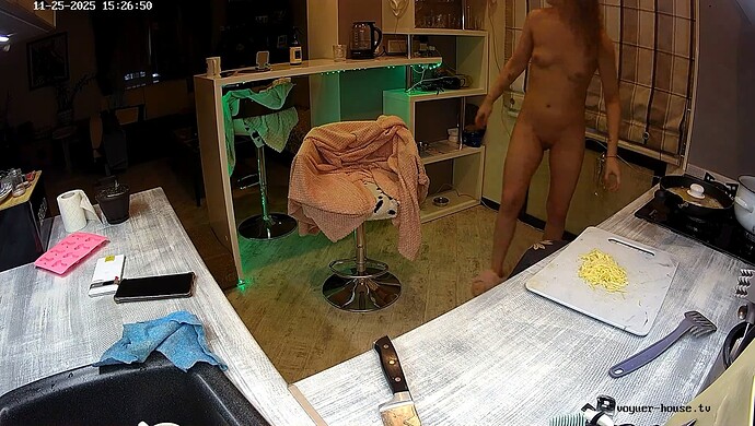 realm64-cam11-1764073655