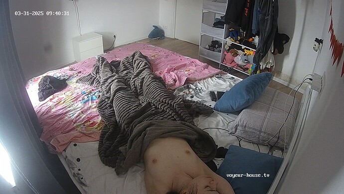 realm69-cam18-1743403270