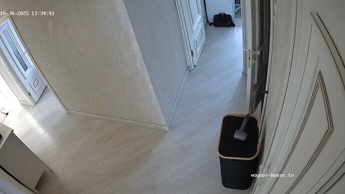 realm122-cam112-1761838933