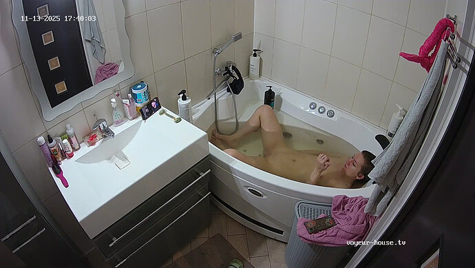 realm64-cam110-1763044841