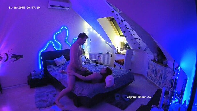 realm8-cam112-1763247472