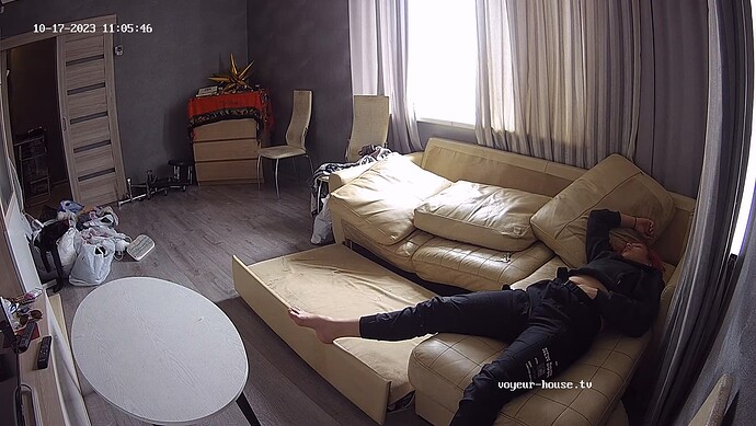 Nerina_231017_s___ping_couch_@_Alida_realm62-cam13-1697529981