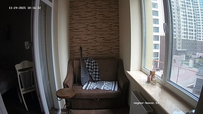 realm124-cam18-1763974186