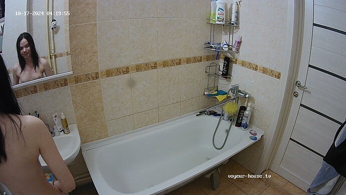 realm69-cam18-1729124435