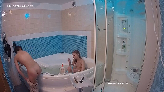 Naomi_240412_Martha_bathtub_@_TAM_standing_butt_realm19-cam123-1712890265