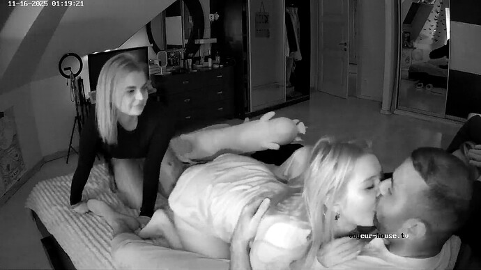 realm8-cam113-1763245200