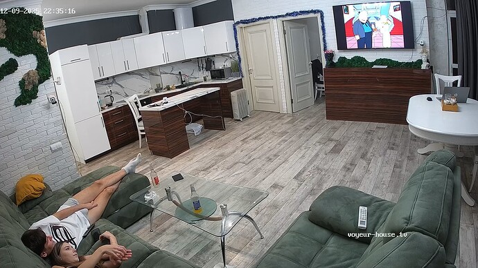 realm126-cam15-1765309052