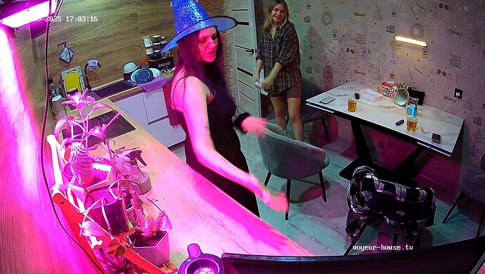 realm64-cam12-1743343440
