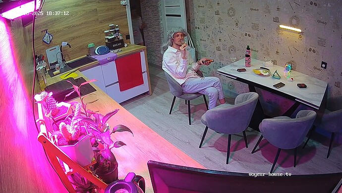 realm64-cam12-1744817871