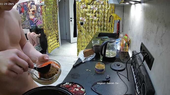 realm5-cam12-1763937949