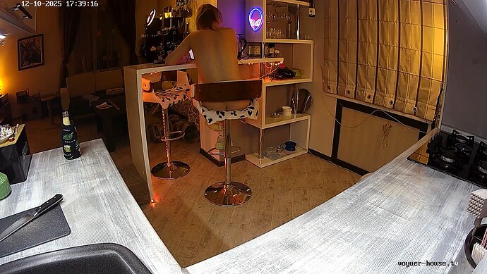 realm64-cam11-1765377593