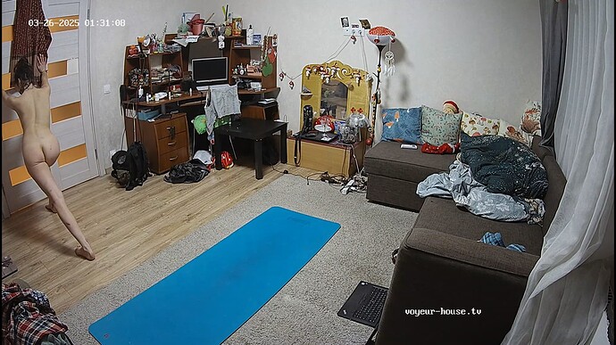 Ashampoo_Snap_mardi 25 mars 2025_23h31m33s_034_Living room camera at Camille reallifecam apartment at Voyeur House TV (cam15) - Google Chrome