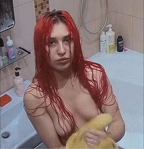 Nerina_231020_bathroom_camlook_@_Nerina