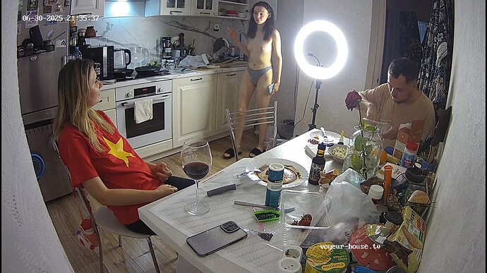 Ashampoo_Snap_lundi 30 juin 2025_20h36m5s_010_Kitchen camera at Camille, Pure Kitty reallifecam apartment at Voyeur House TV (cam12) - Google Chrome