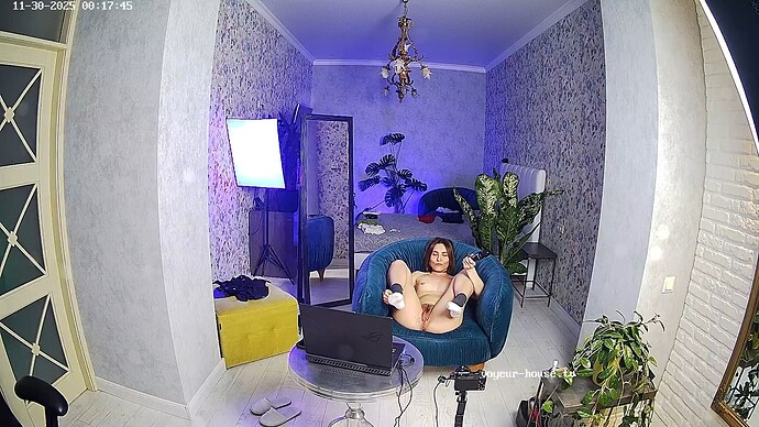 realm35-cam18-1764516295