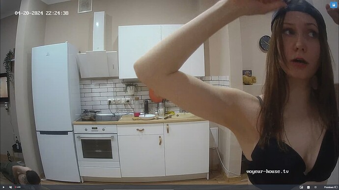 Ashampoo_Snap_samedi 20 avril 2024_19h25m22s_032_Kitchen camera at Megan & Garry reallifecam apartment at Voyeur House TV (cam12) - Google Chrome