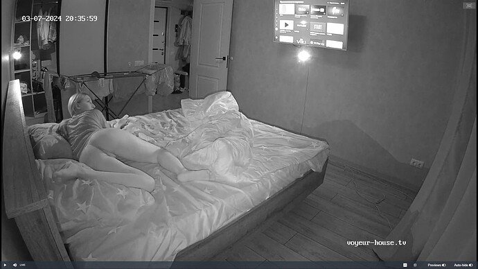 Ashampoo_Snap_jeudi 7 mars 2024_18h36m41s_011_Living room camera at Nikki, Arina reallifecam apartment at Voyeur House TV (cam15) - Google Chrome