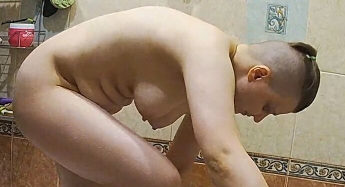 WinstonWolfe_250714_nipples_bathroom_@Gella&_WW_realm60_01