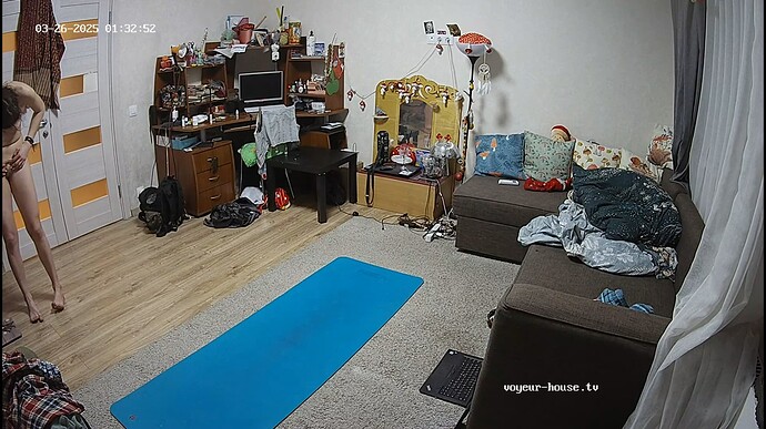 Ashampoo_Snap_mardi 25 mars 2025_23h33m18s_036_Living room camera at Camille reallifecam apartment at Voyeur House TV (cam15) - Google Chrome