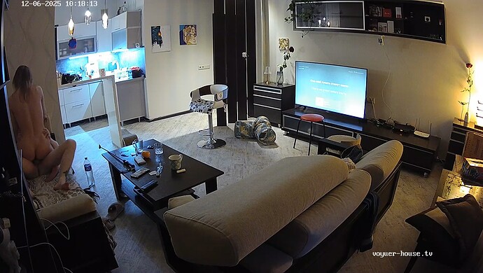 realm64-cam15-1765005527