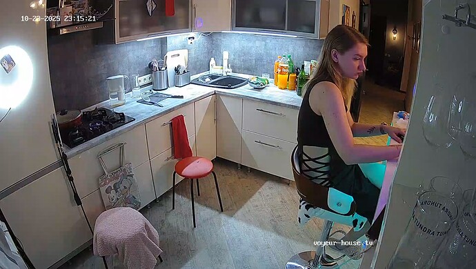 realm64-cam12-1761250561