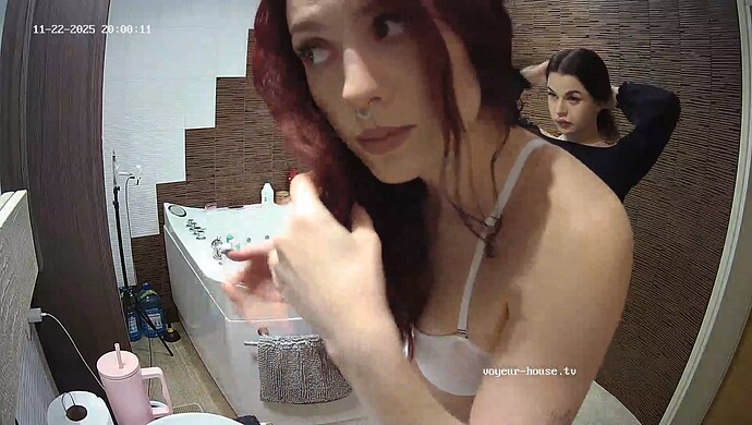 realm8-cam115-1763834452