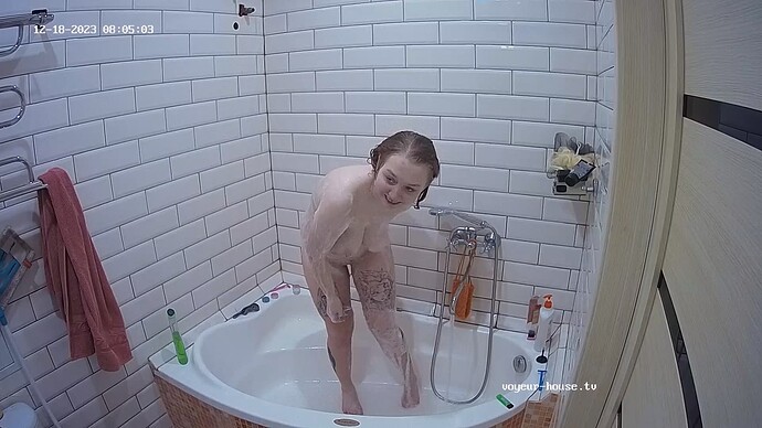 Bee_231218_shower_@_Vegas_pussy_realm14-cam112-1702904743