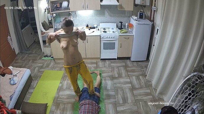 Ashampoo_Snap_dimanche 4 janvier 2026_17h44m14s_007_Kitchen camera at Sheva reallifecam apartment at Voyeur House TV (cam12) - Google Chrome