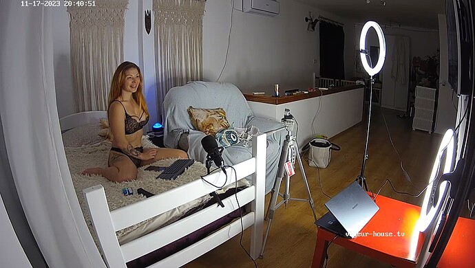 realm81-cam17-1700250084