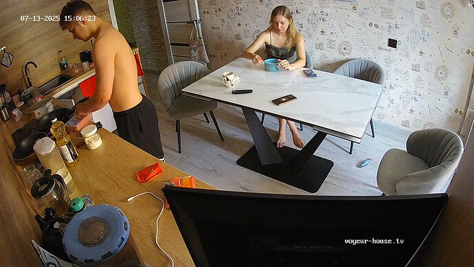 realm64-cam12-1752408421
