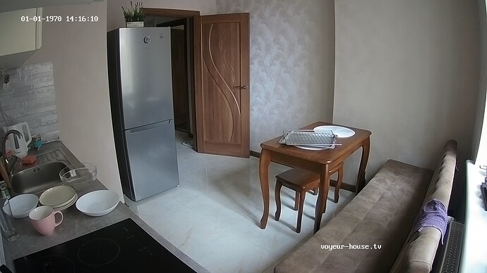 realm124-cam11-1763974137