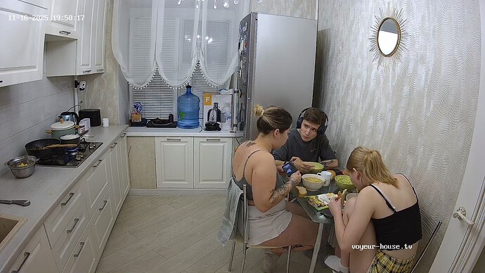 realm122-cam12-1763311858