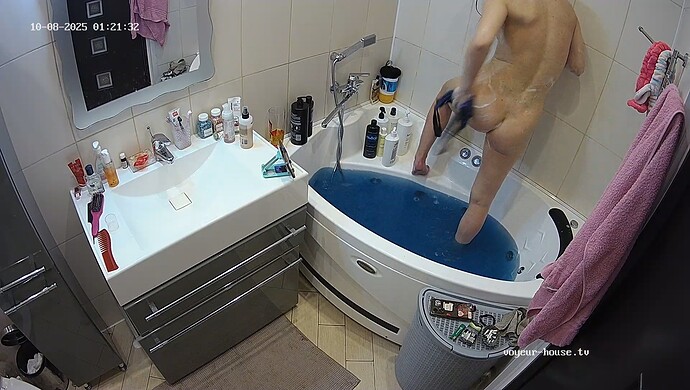 realm64-cam110-1759931771