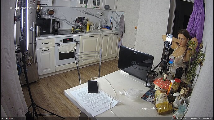 Ashampoo_Snap_jeudi 20 mars 2025_19h35m14s_003_Kitchen camera at Camille reallifecam apartment at Voyeur House TV (cam12) - Google Chrome