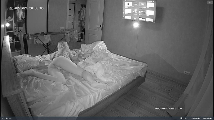 Ashampoo_Snap_jeudi 7 mars 2024_18h37m23s_012_Living room camera at Nikki, Arina reallifecam apartment at Voyeur House TV (cam15) - Google Chrome