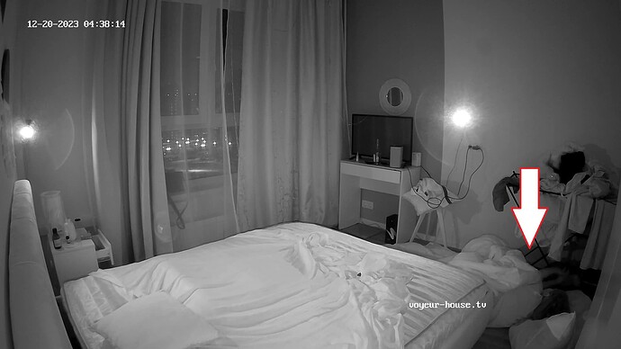 s___ping on the floor