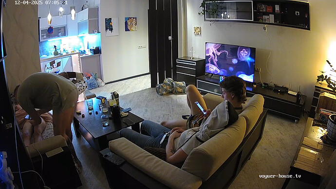 realm64-cam15-1764821968