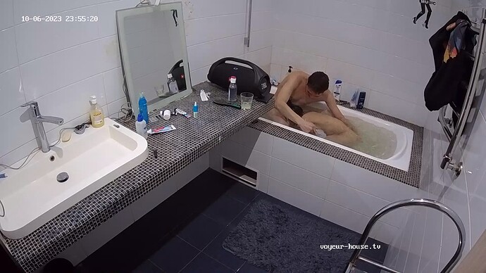 realm18-cam111-1696625826