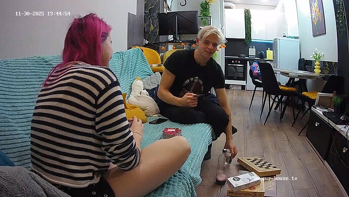 realm42-cam15-1764521134