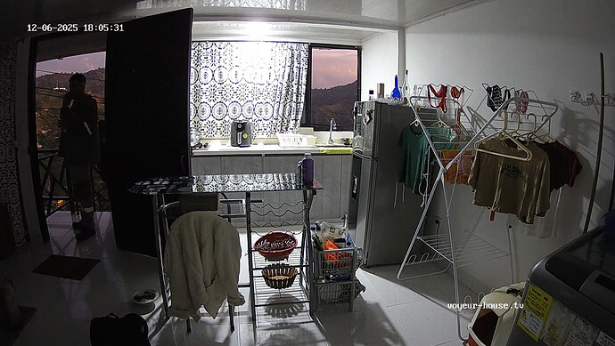 realm121-cam12-1765131477